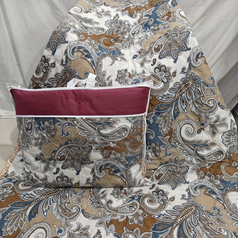 Cotton vs. Microfiber: Understanding the Ultimate Bedding Fabric Debate